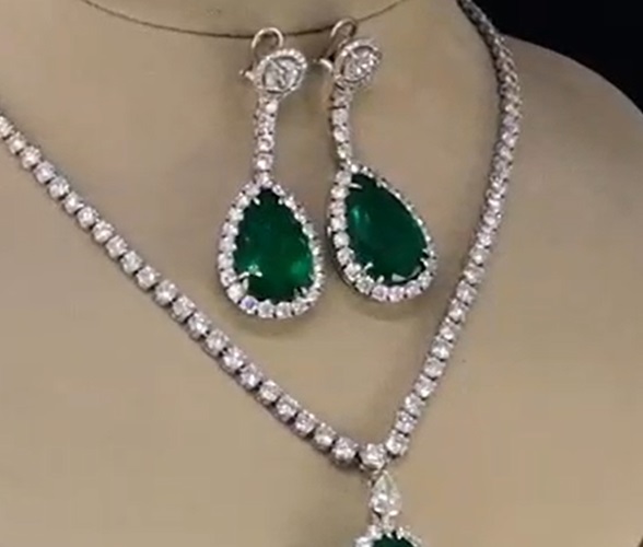 Emerald and Diamond Set - Halo Ring - Necklace & Earrings - Image 4